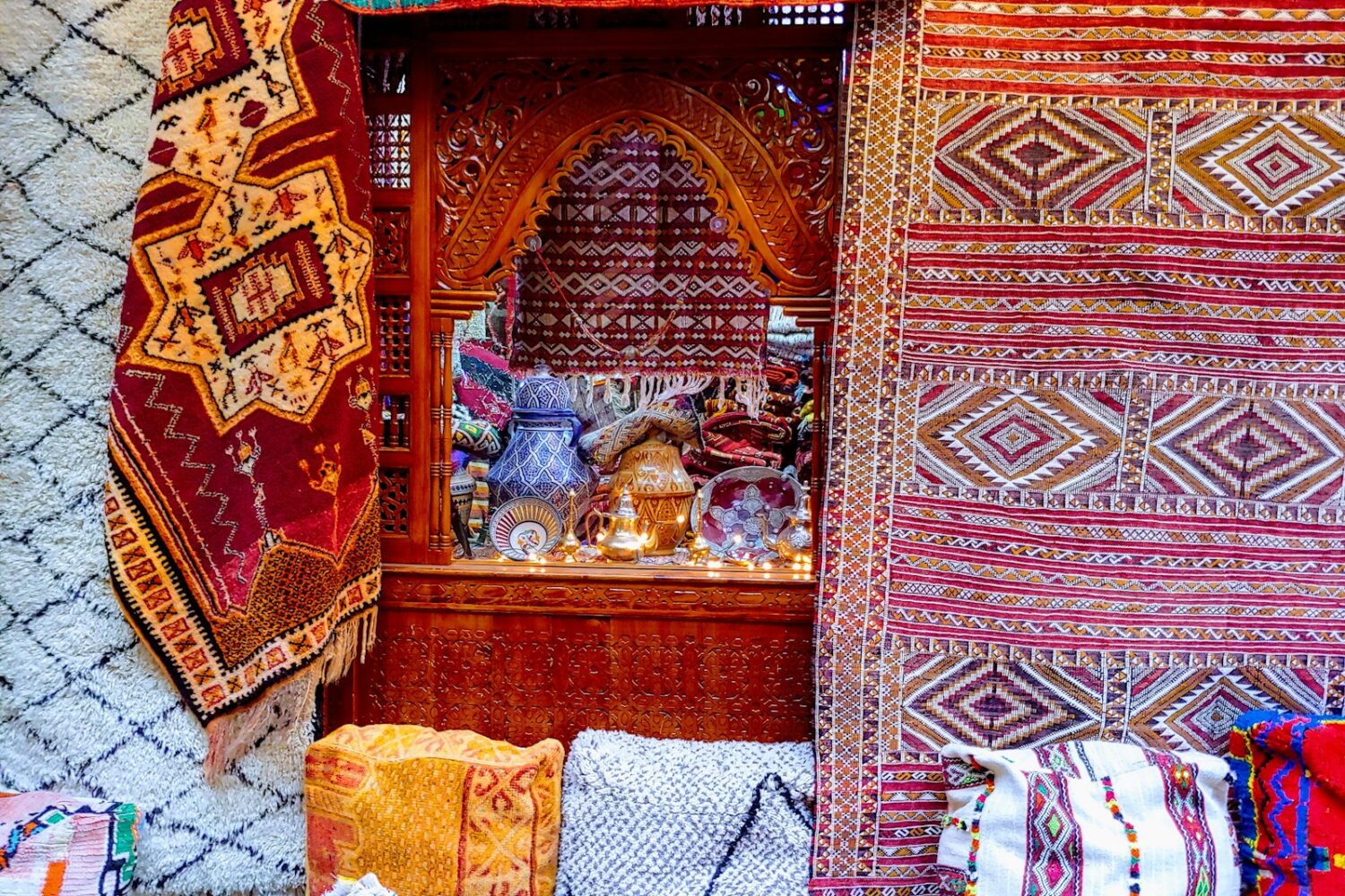 a room filled with lots of different colored rugs